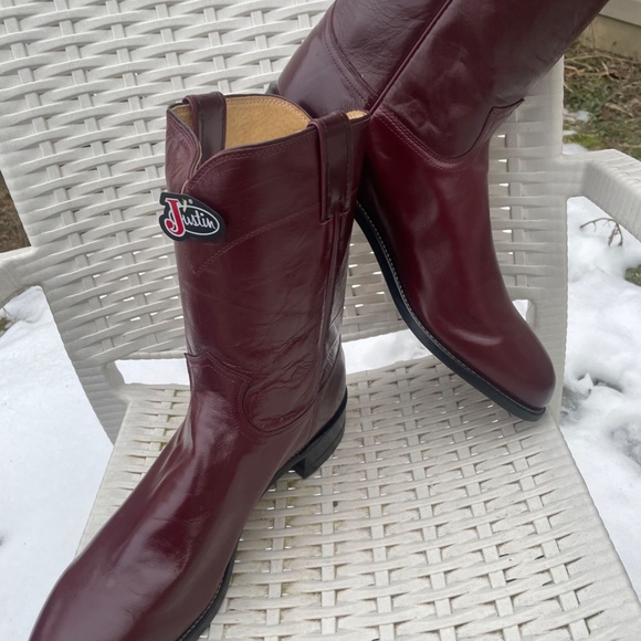 “These are brand new, never worn. Purchased but kept in closet because they were main image 16